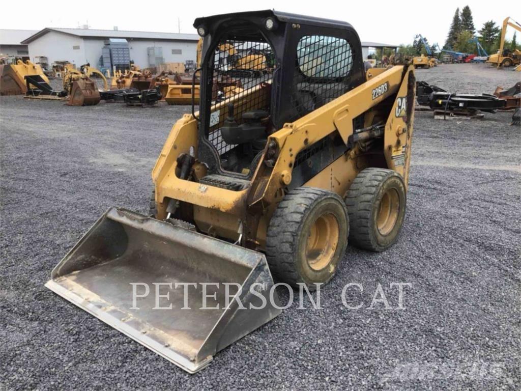CAT 226D3 Міні-навантажувачі