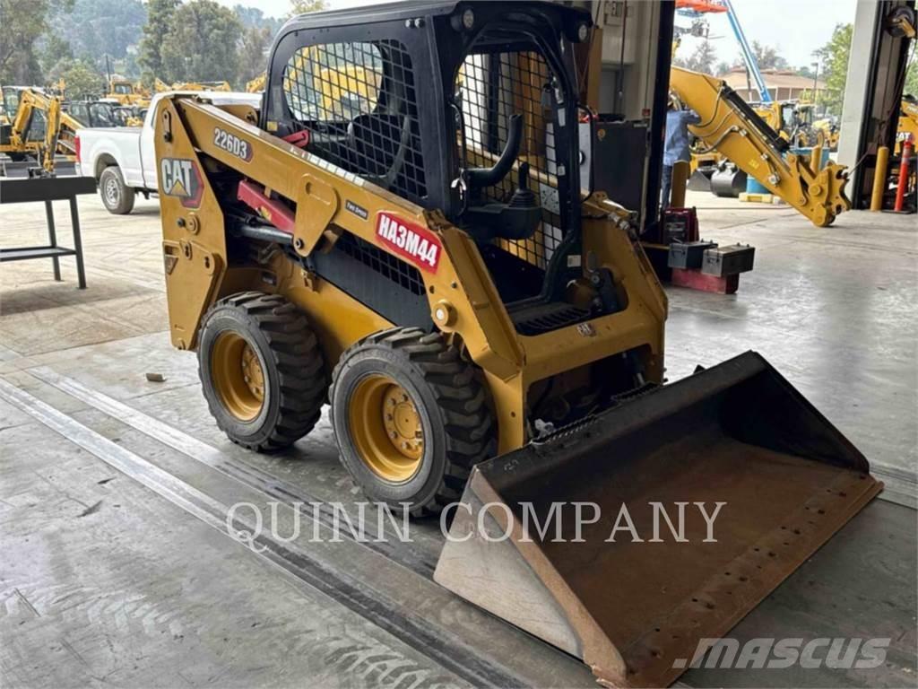 CAT 226D3 Міні-навантажувачі