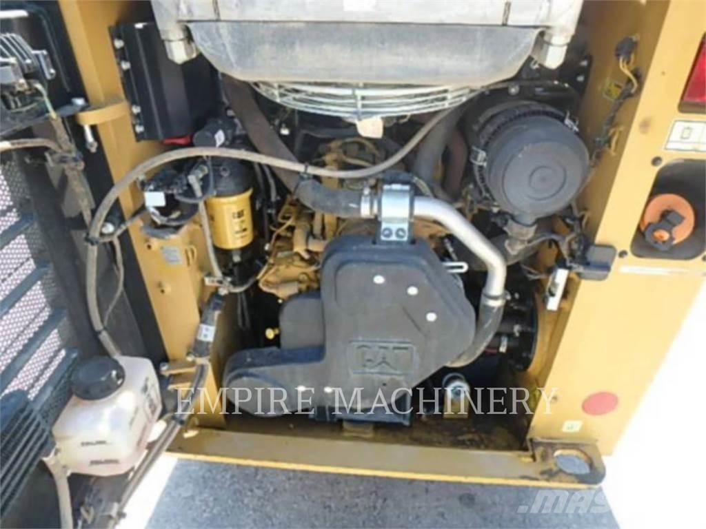 CAT 226D3 Міні-навантажувачі