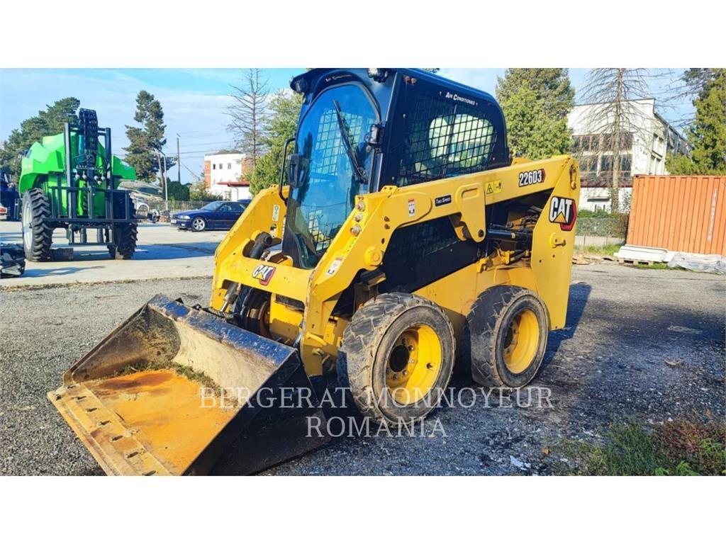 CAT 226D3 Міні-навантажувачі