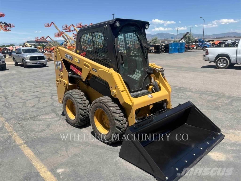 CAT 226D3 C3H2 Міні-навантажувачі