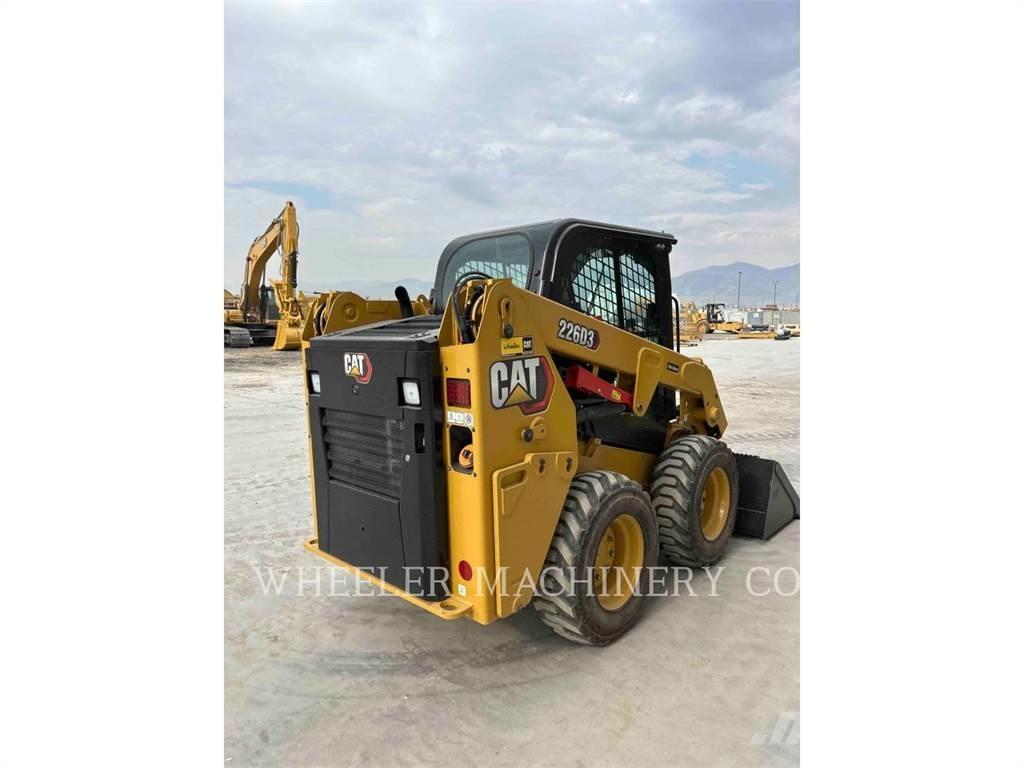 CAT 226D3 C3H2 Міні-навантажувачі