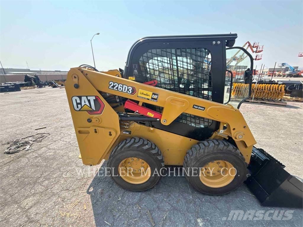 CAT 226D3 C3H2 Міні-навантажувачі