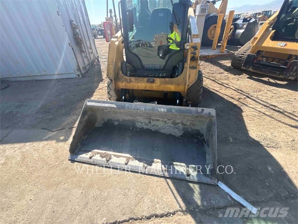 CAT 226D3 C3H2 Міні-навантажувачі
