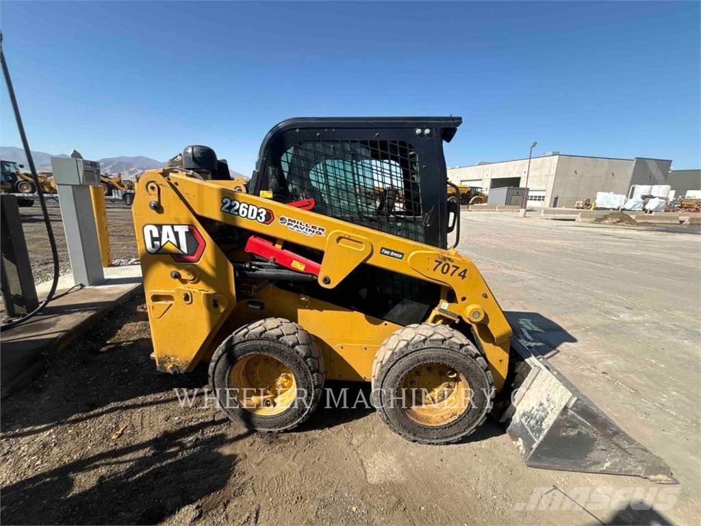 CAT 226D3 C3H2 Міні-навантажувачі