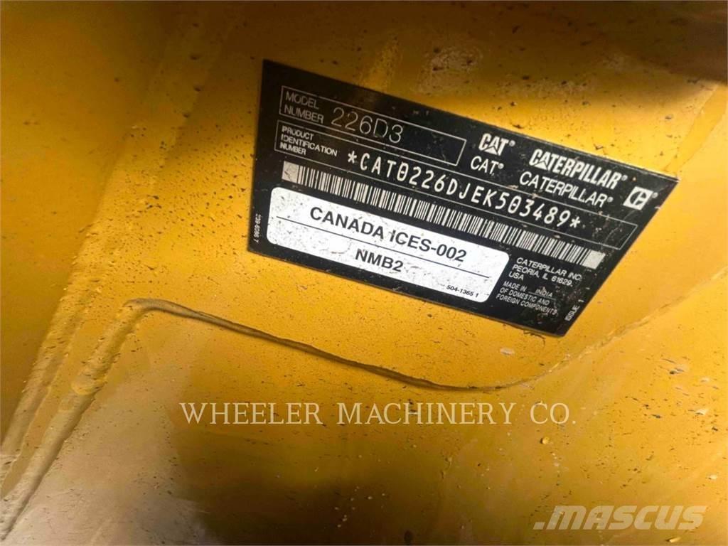 CAT 226D3 C3H2 Міні-навантажувачі