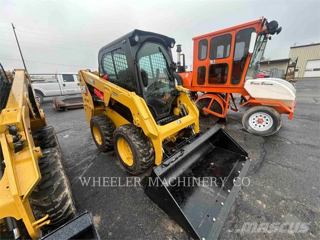 CAT 226D3 C3H2 Міні-навантажувачі