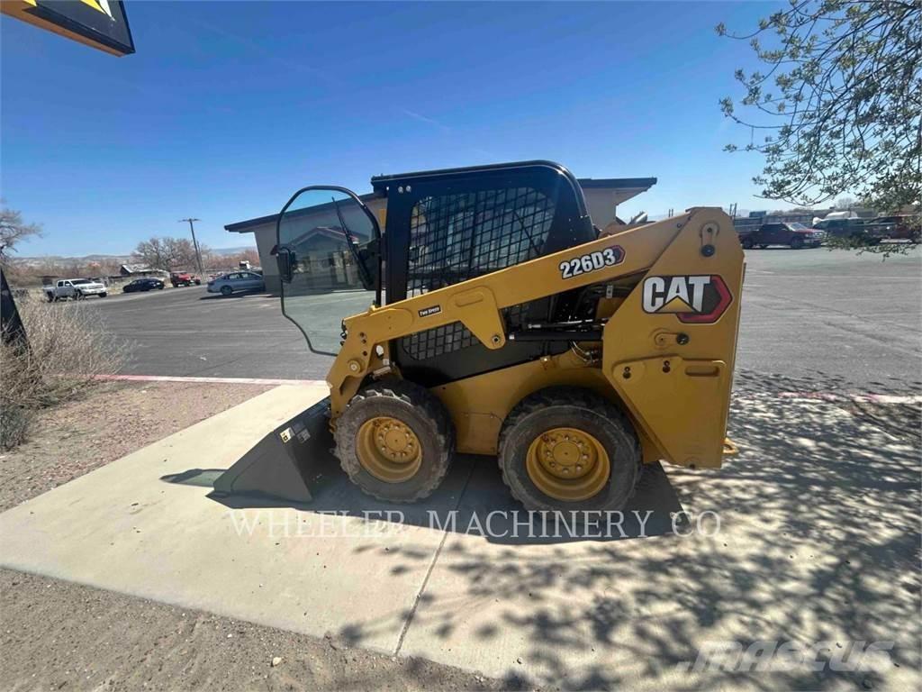 CAT 226D3 C3H2 Міні-навантажувачі