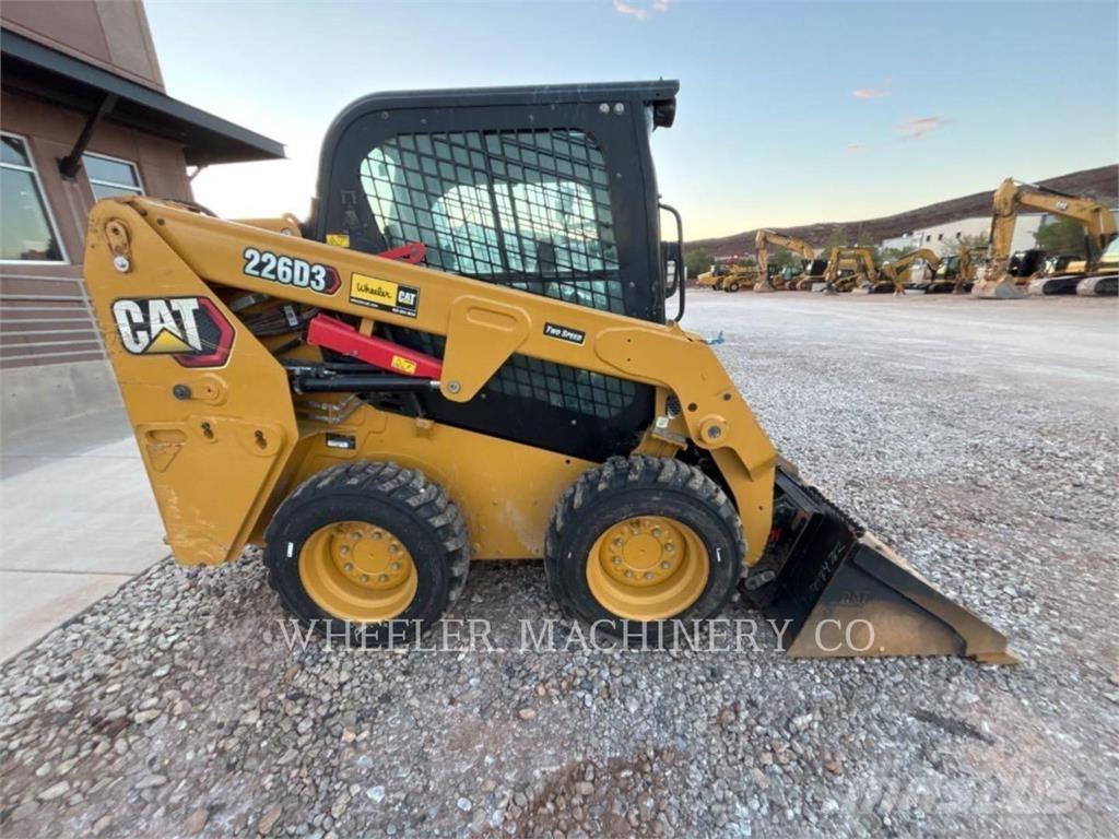 CAT 226D3 C3H2 Міні-навантажувачі