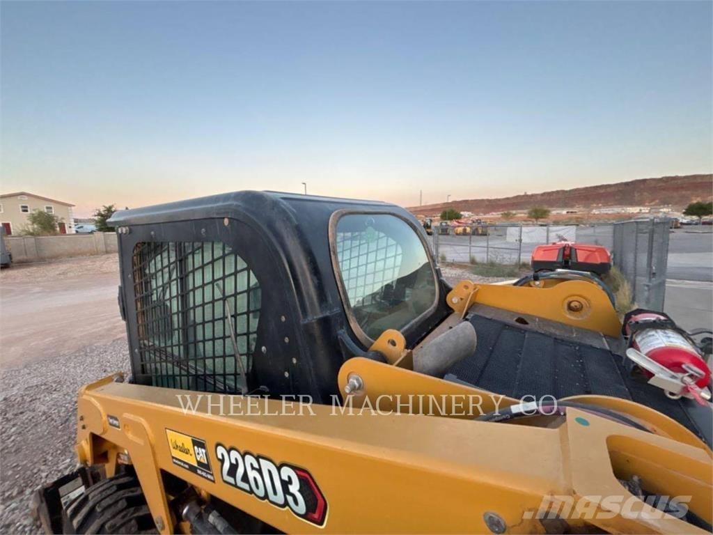 CAT 226D3 C3H2 Міні-навантажувачі