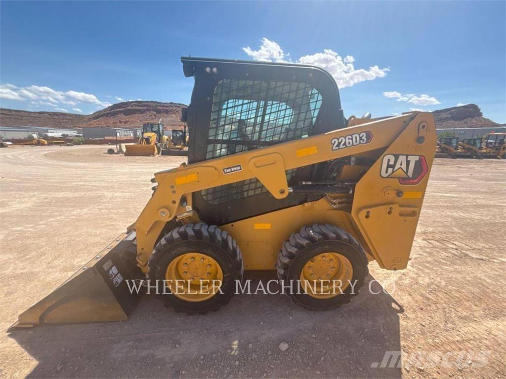 CAT 226D3 C3H2 Міні-навантажувачі