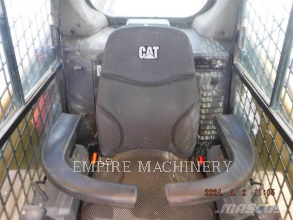 CAT 226D3 CA Міні-навантажувачі