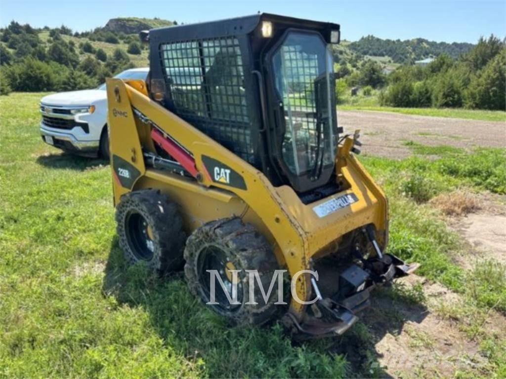 CAT 236B3 Міні-навантажувачі