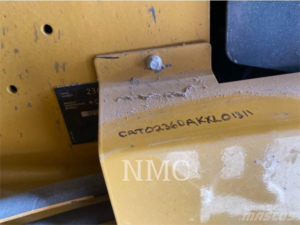 CAT 236D Міні-навантажувачі