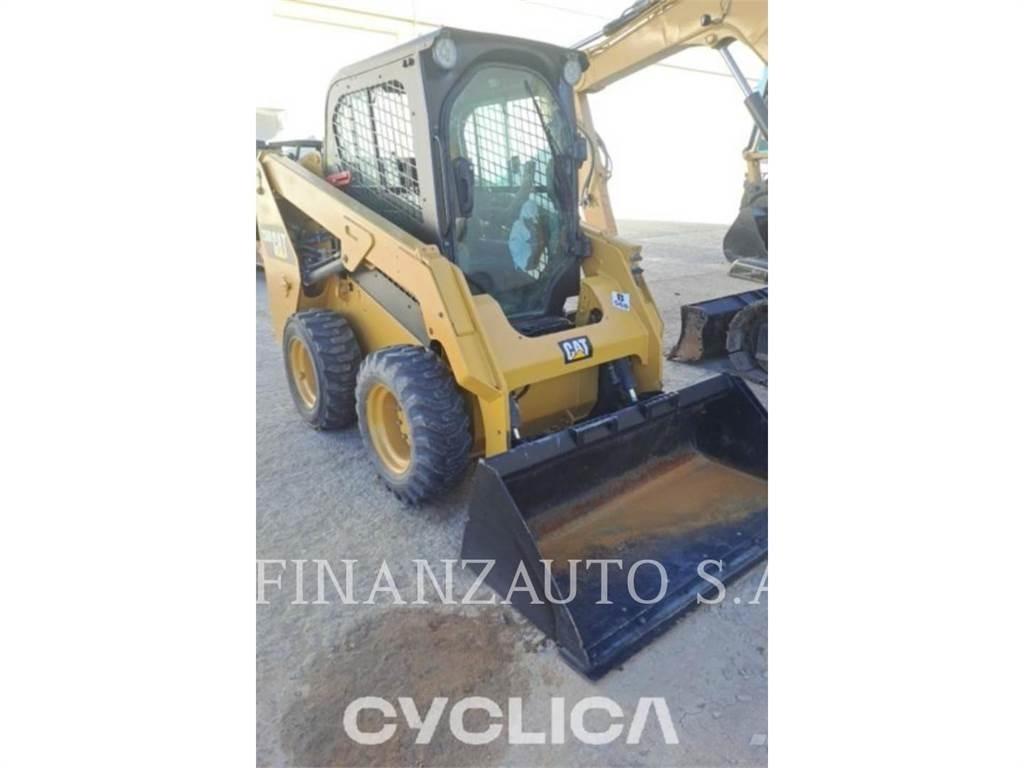 CAT 236D Міні-навантажувачі
