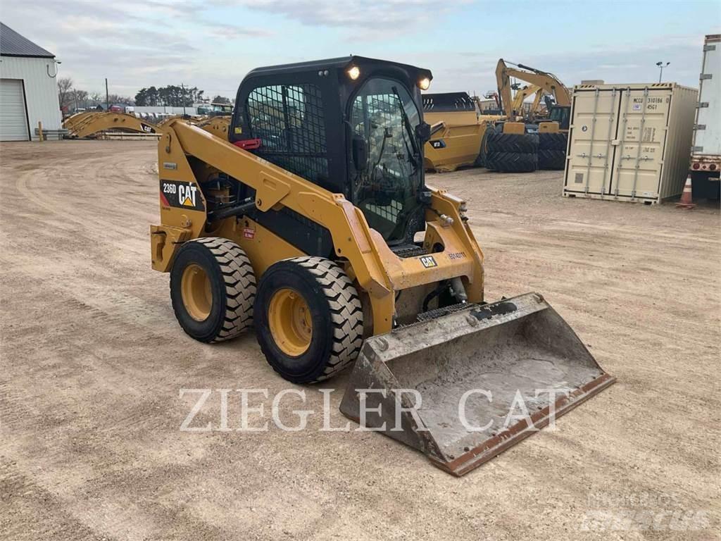 CAT 236D Міні-навантажувачі