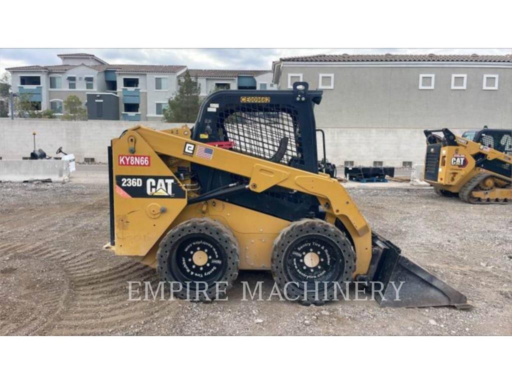 CAT 236D Міні-навантажувачі