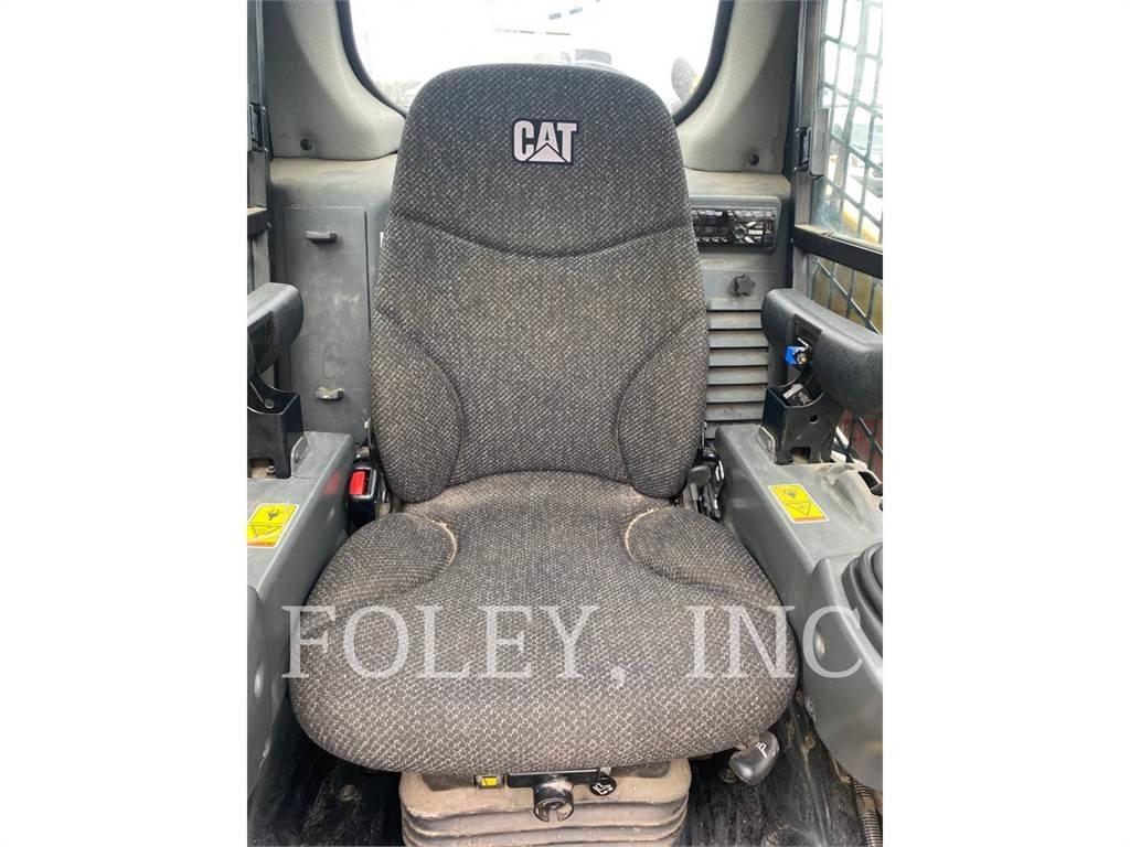 CAT 236D Міні-навантажувачі