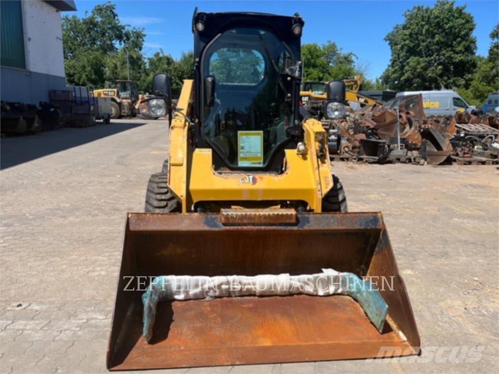 CAT 236D Міні-навантажувачі