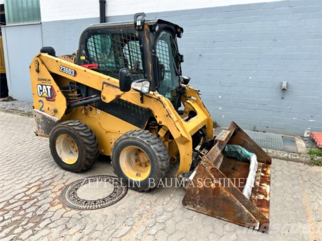 CAT 236D Міні-навантажувачі