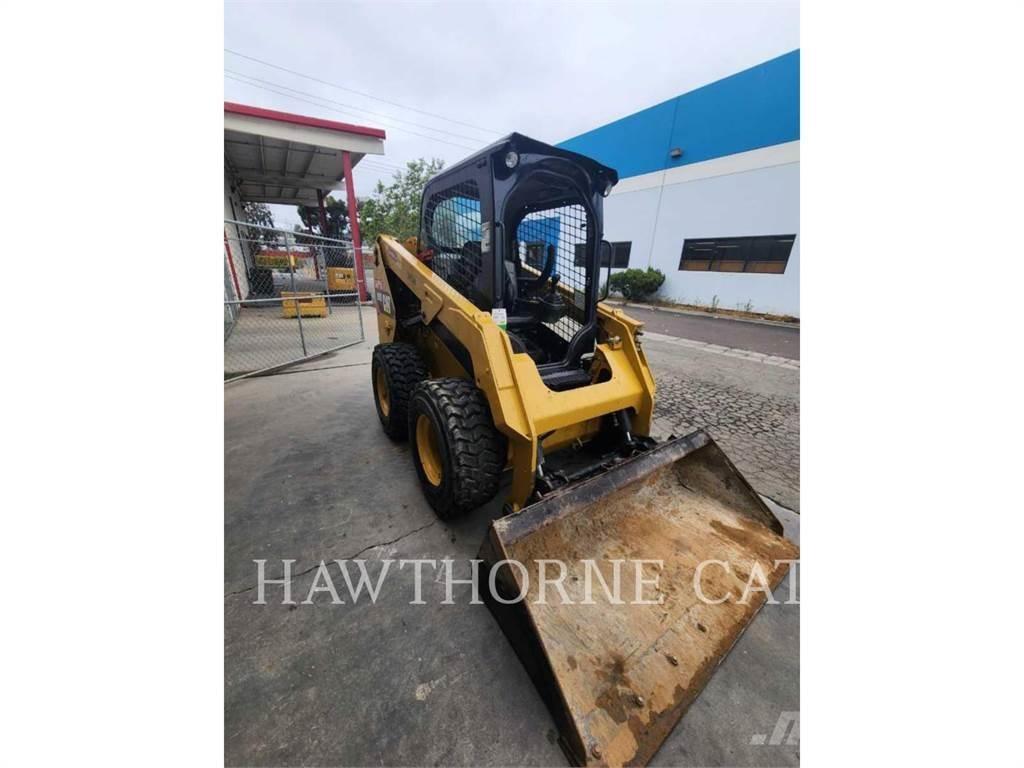 CAT 236D Міні-навантажувачі