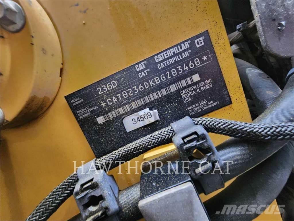 CAT 236D Міні-навантажувачі