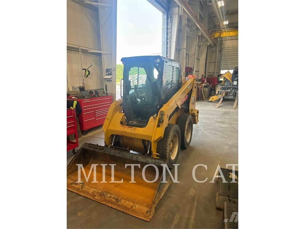 CAT 236D 3 Міні-навантажувачі