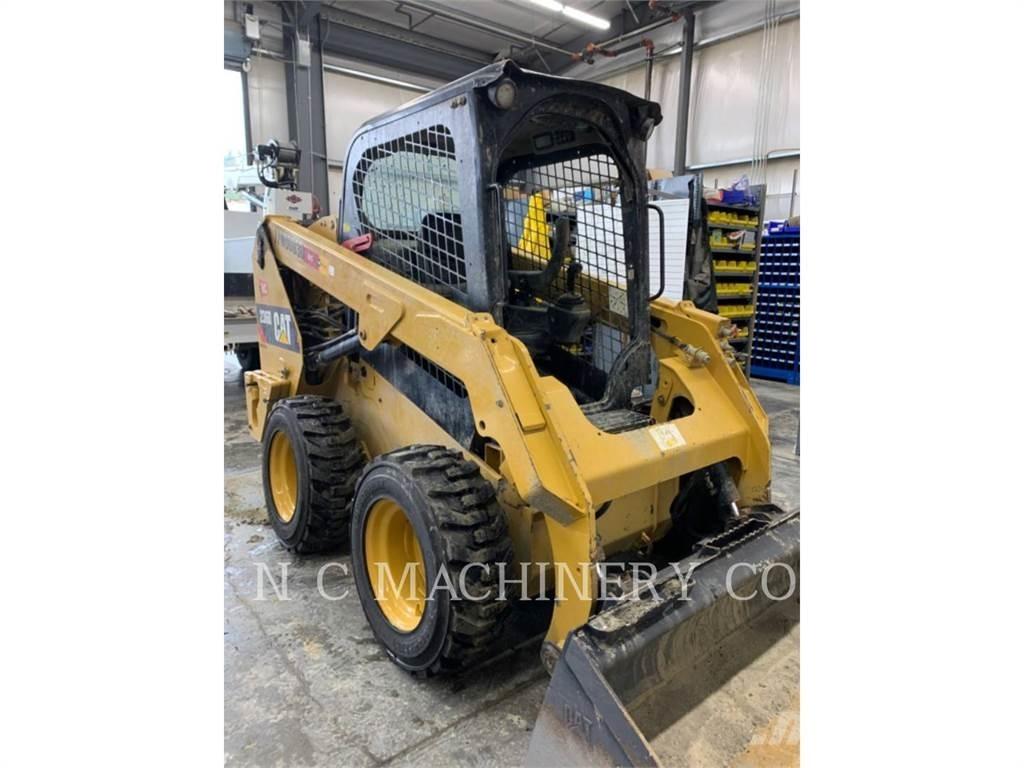 CAT 236D H2CN Міні-навантажувачі
