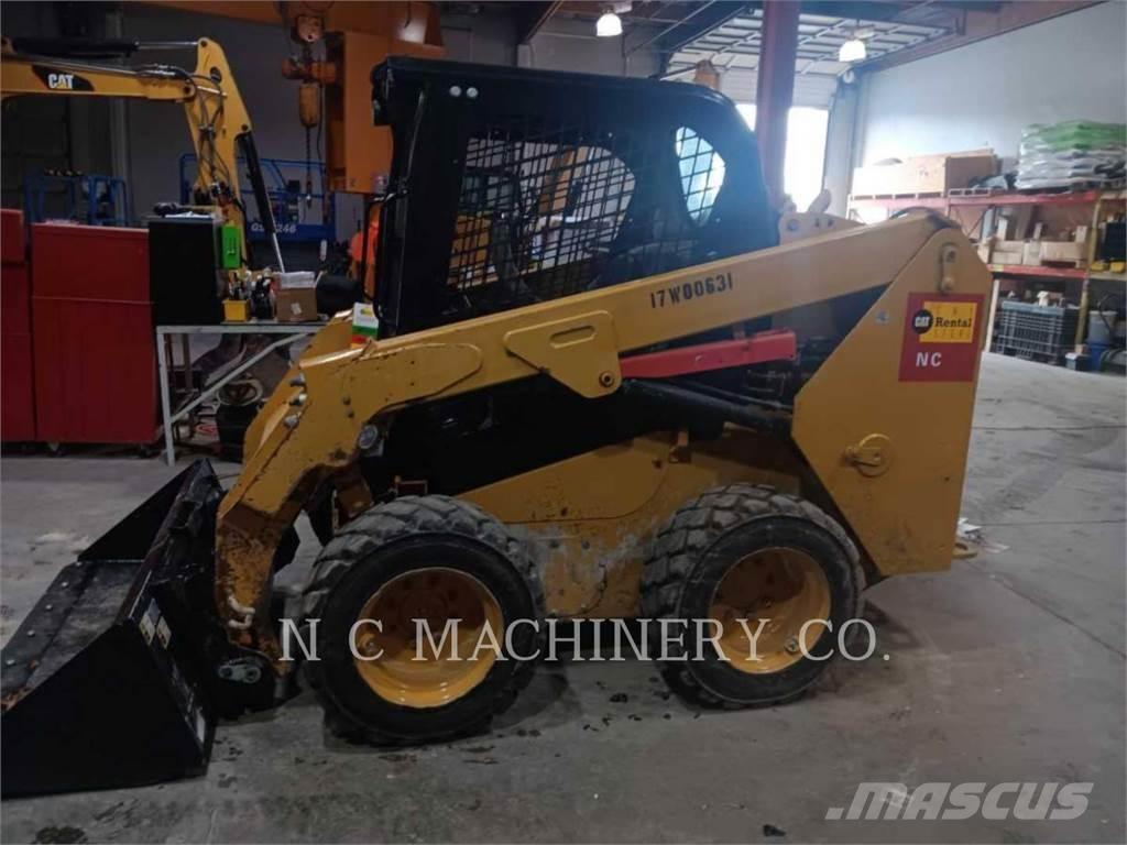 CAT 236D H2CN Міні-навантажувачі