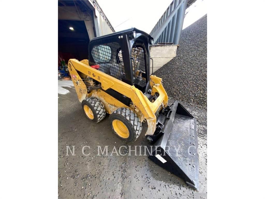 CAT 236D H2CN Міні-навантажувачі