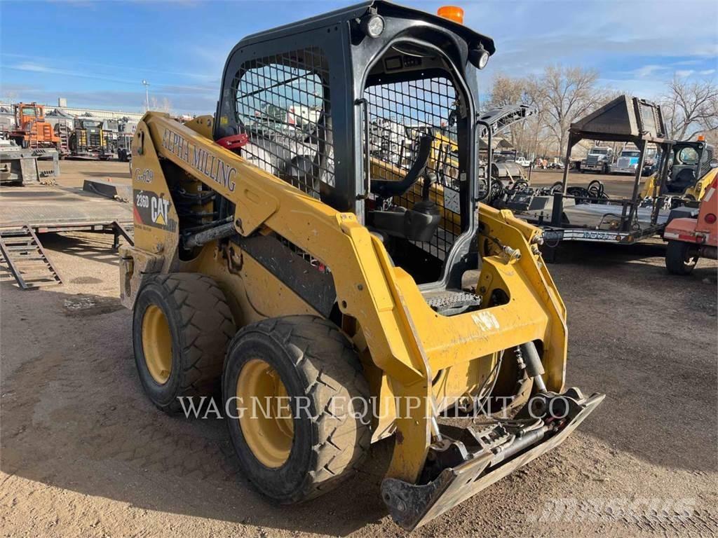 CAT 236D HF Міні-навантажувачі