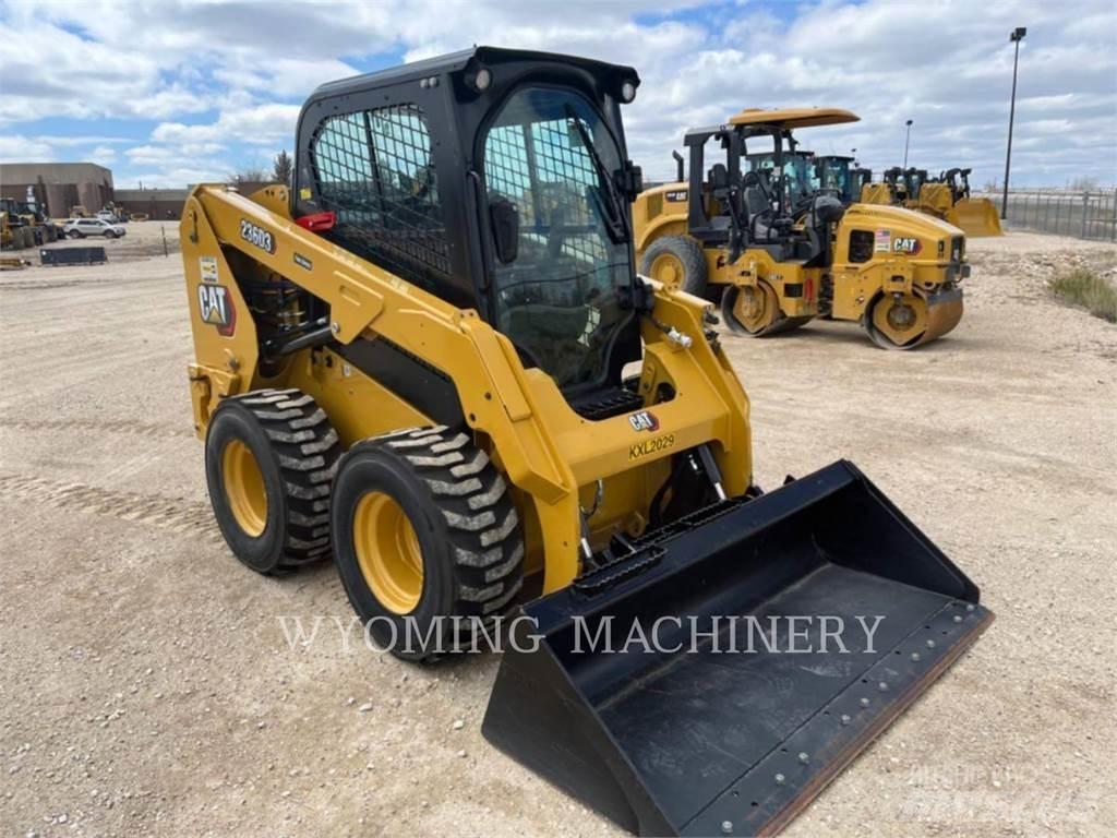 CAT 236D3 Міні-навантажувачі