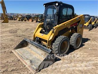 CAT 236D3 Міні-навантажувачі