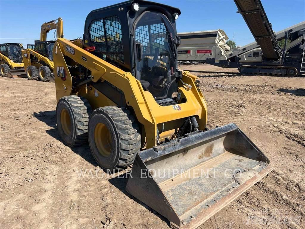 CAT 236D3 Міні-навантажувачі