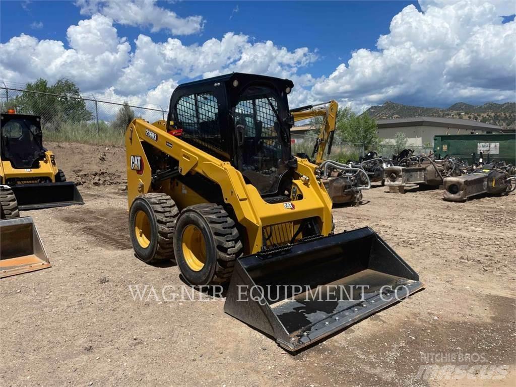 CAT 236D3 Міні-навантажувачі