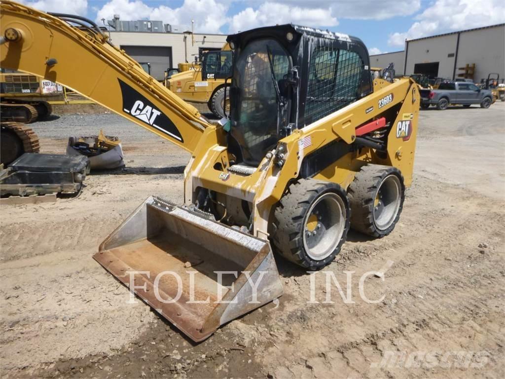 CAT 236D3 Міні-навантажувачі