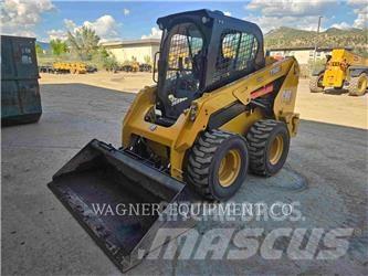 CAT 236D3 Міні-навантажувачі