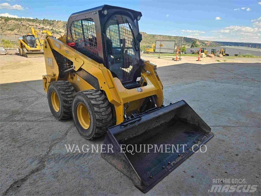 CAT 236D3 Міні-навантажувачі