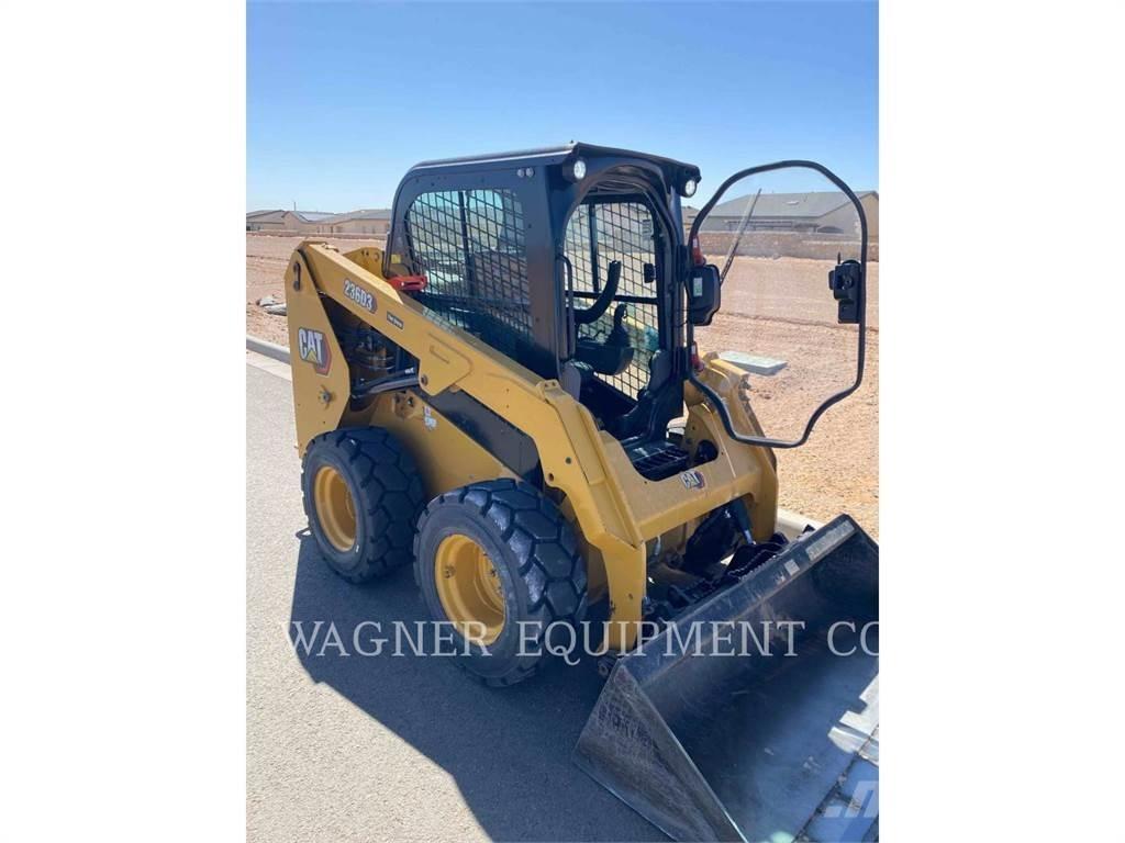 CAT 236D3 Міні-навантажувачі