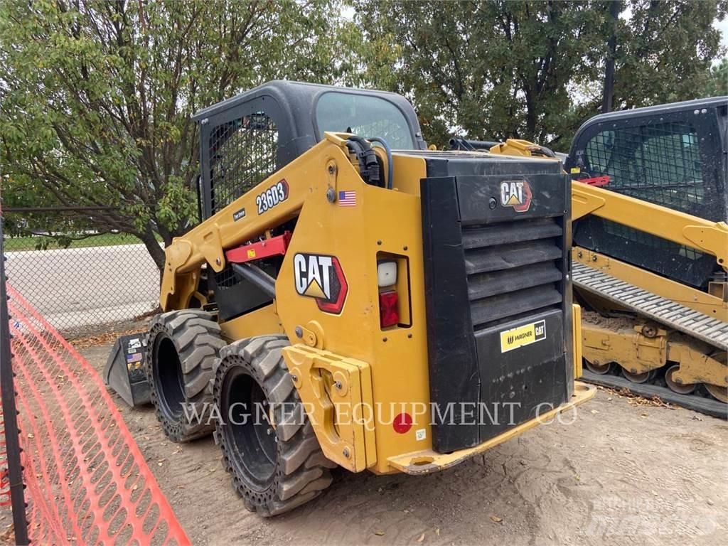 CAT 236D3 Міні-навантажувачі