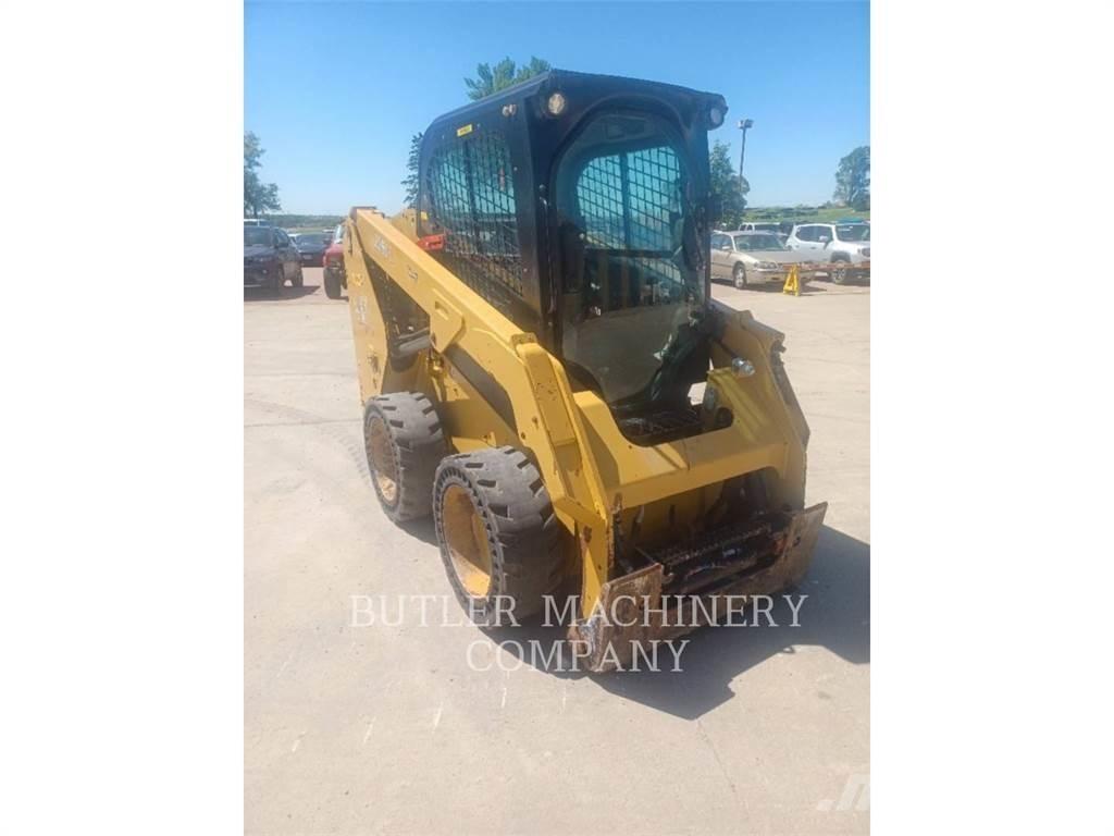 CAT 236D3 Міні-навантажувачі