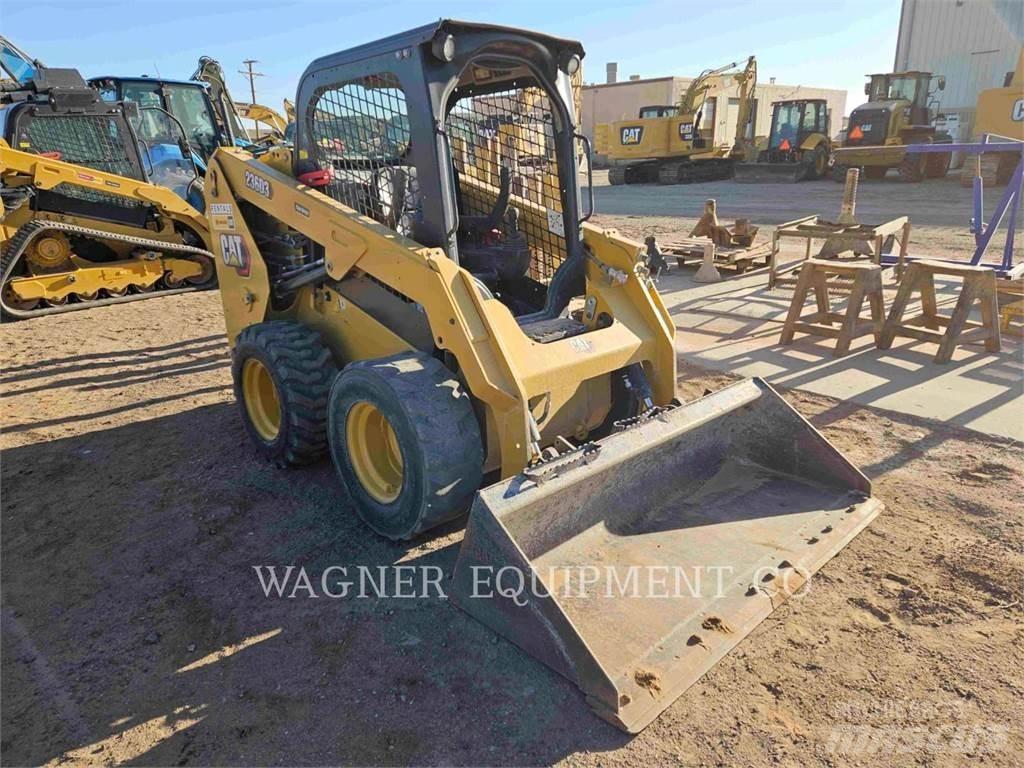 CAT 236D3 Міні-навантажувачі
