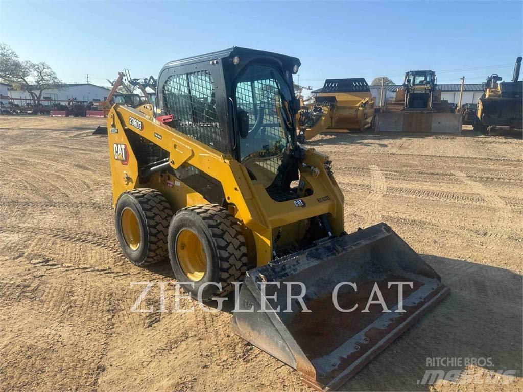 CAT 236D3 Міні-навантажувачі