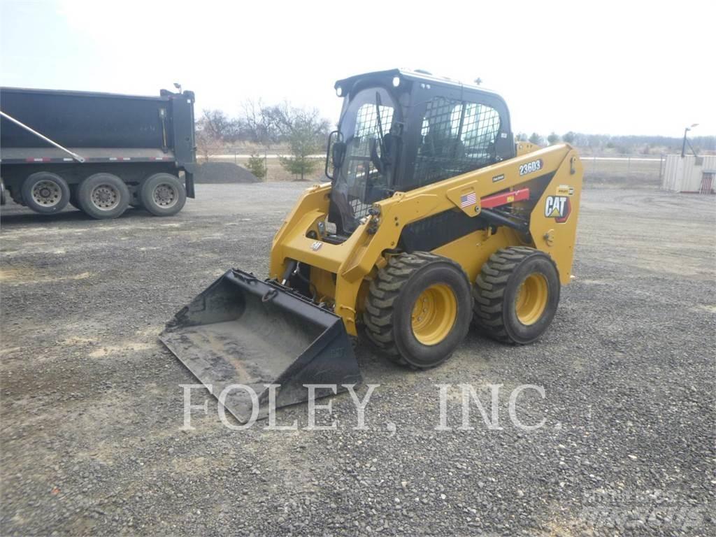 CAT 236D3 Міні-навантажувачі