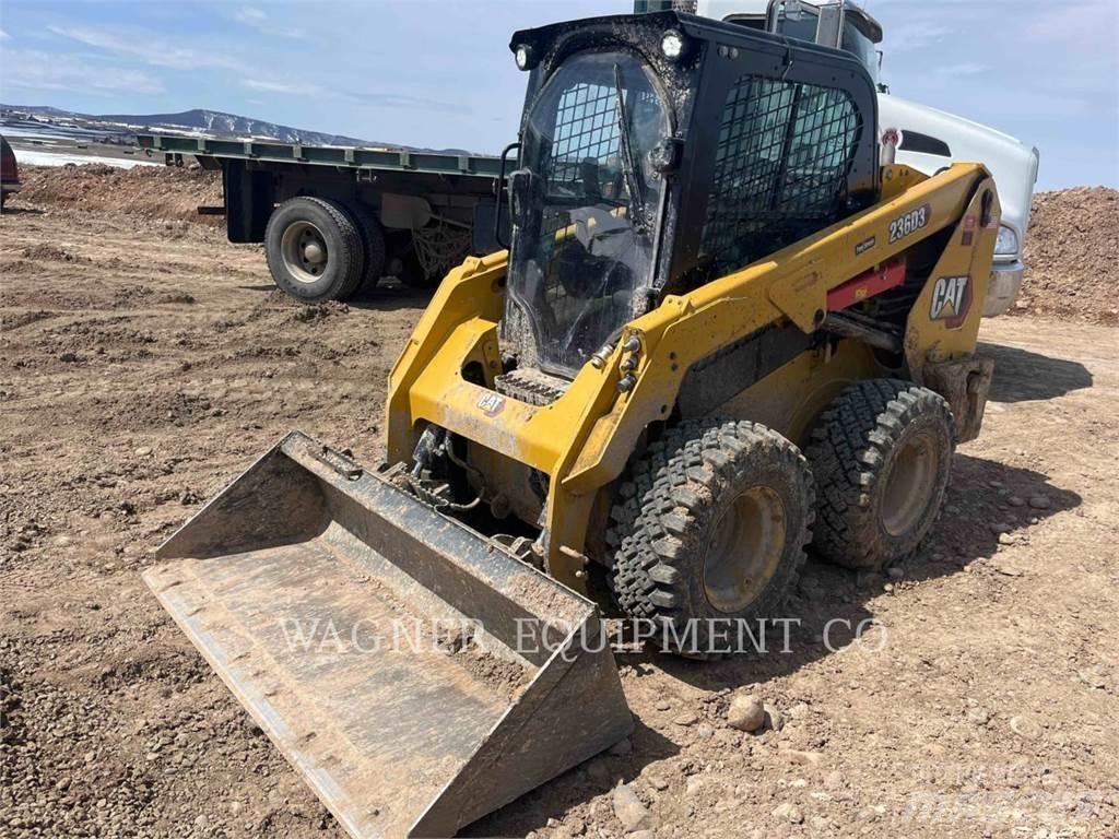 CAT 236D3 Міні-навантажувачі