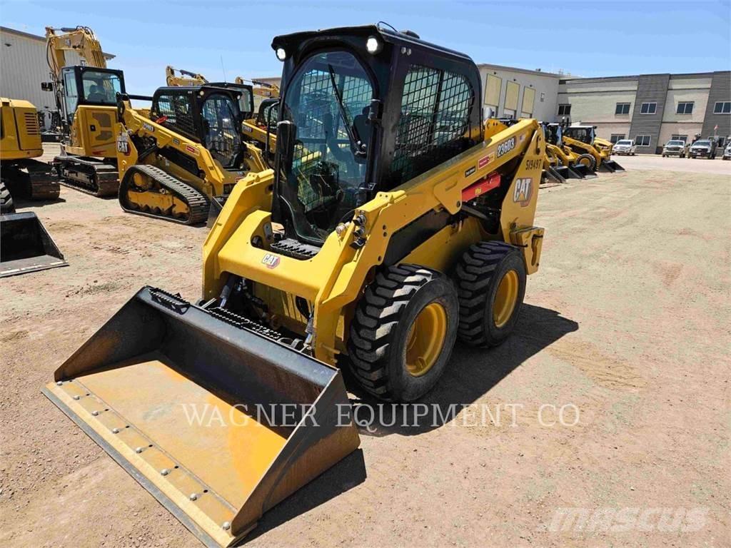 CAT 236D3 Міні-навантажувачі