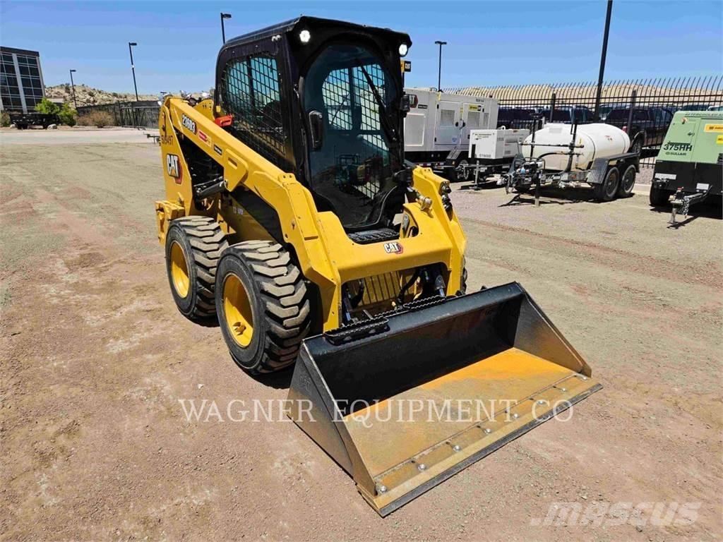 CAT 236D3 Міні-навантажувачі