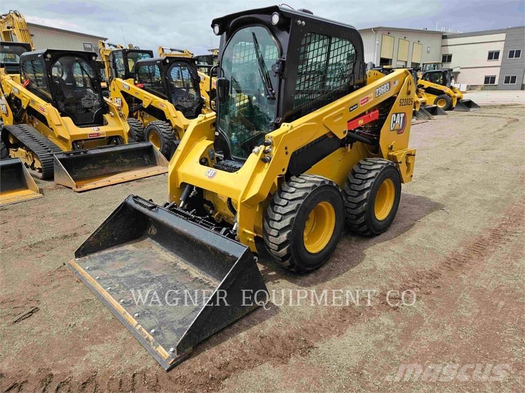CAT 236D3 Міні-навантажувачі