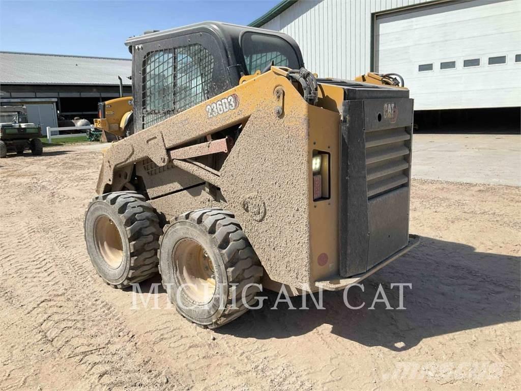 CAT 236D3 AQ Міні-навантажувачі