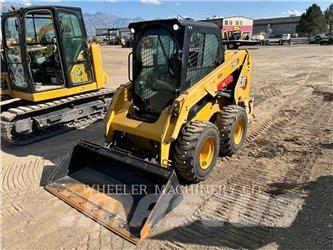 CAT 236D3 C3H2 Міні-навантажувачі